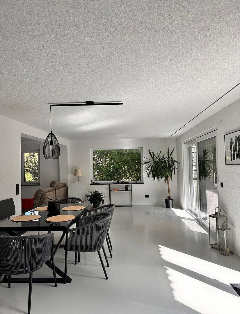 Prodej domu 260 m², pozemek 1.150 m², Tuttlingen, Bádensko-Württembersko Prodej domu 260 m², pozemek 1.150 m², Tuttlingen, Bádensko-Württembersko