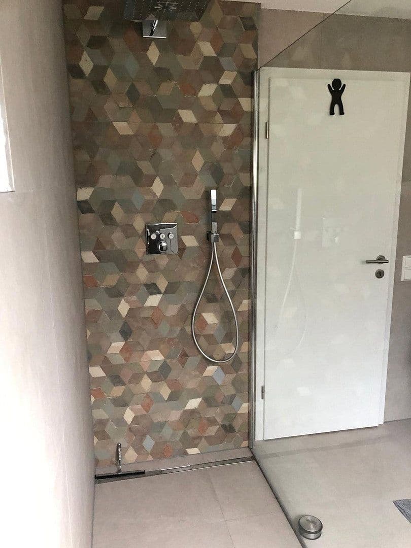 Prodej domu 260 m², pozemek 1.150 m², Tuttlingen, Bádensko-Württembersko Prodej domu 260 m², pozemek 1.150 m², Tuttlingen, Bádensko-Württembersko