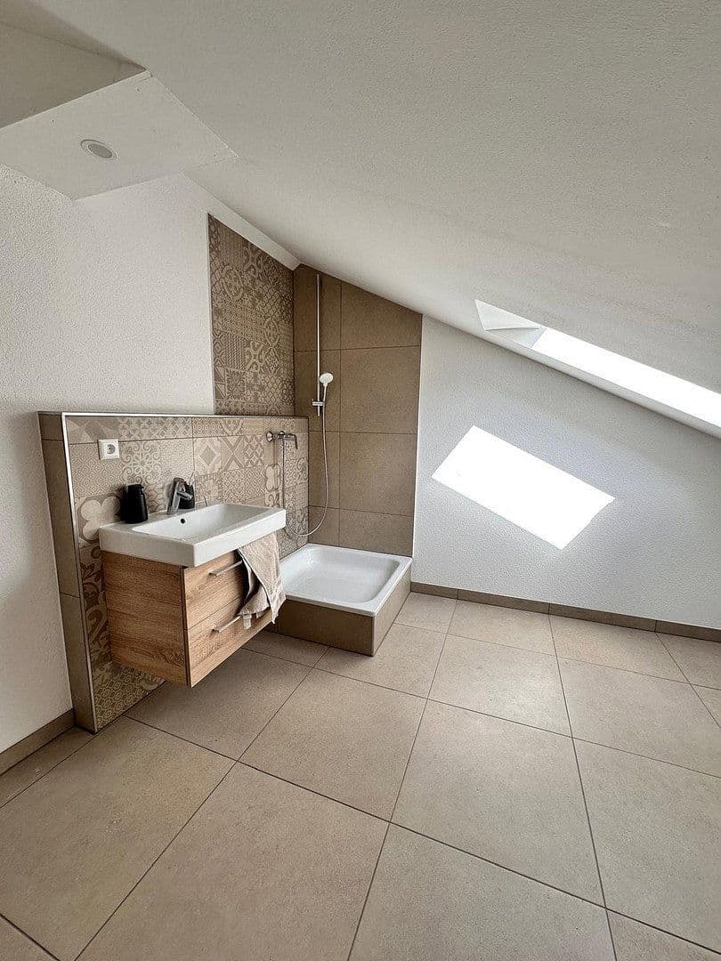Prodej domu 260 m², pozemek 1.150 m², Tuttlingen, Bádensko-Württembersko Prodej domu 260 m², pozemek 1.150 m², Tuttlingen, Bádensko-Württembersko