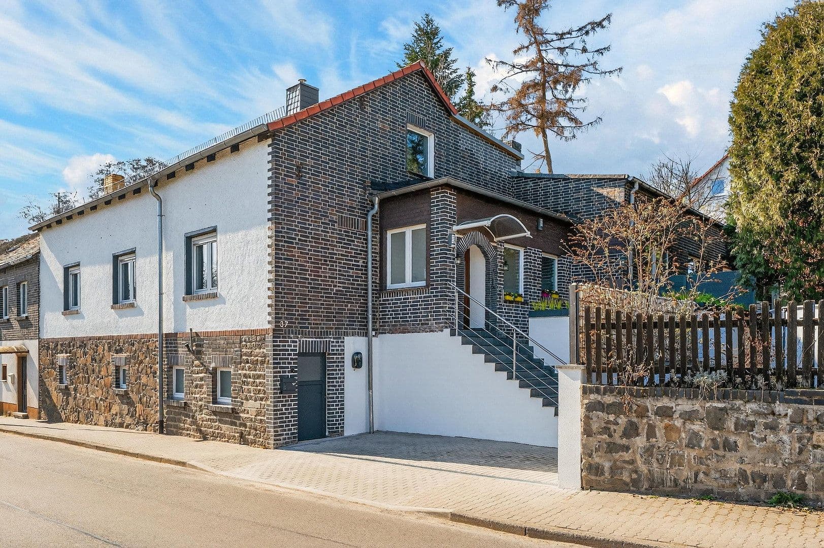 Pronájem domu 102 m², pozemek 171 m², Taucha, Sasko Pronájem domu 102 m², pozemek 171 m², Taucha, Sasko