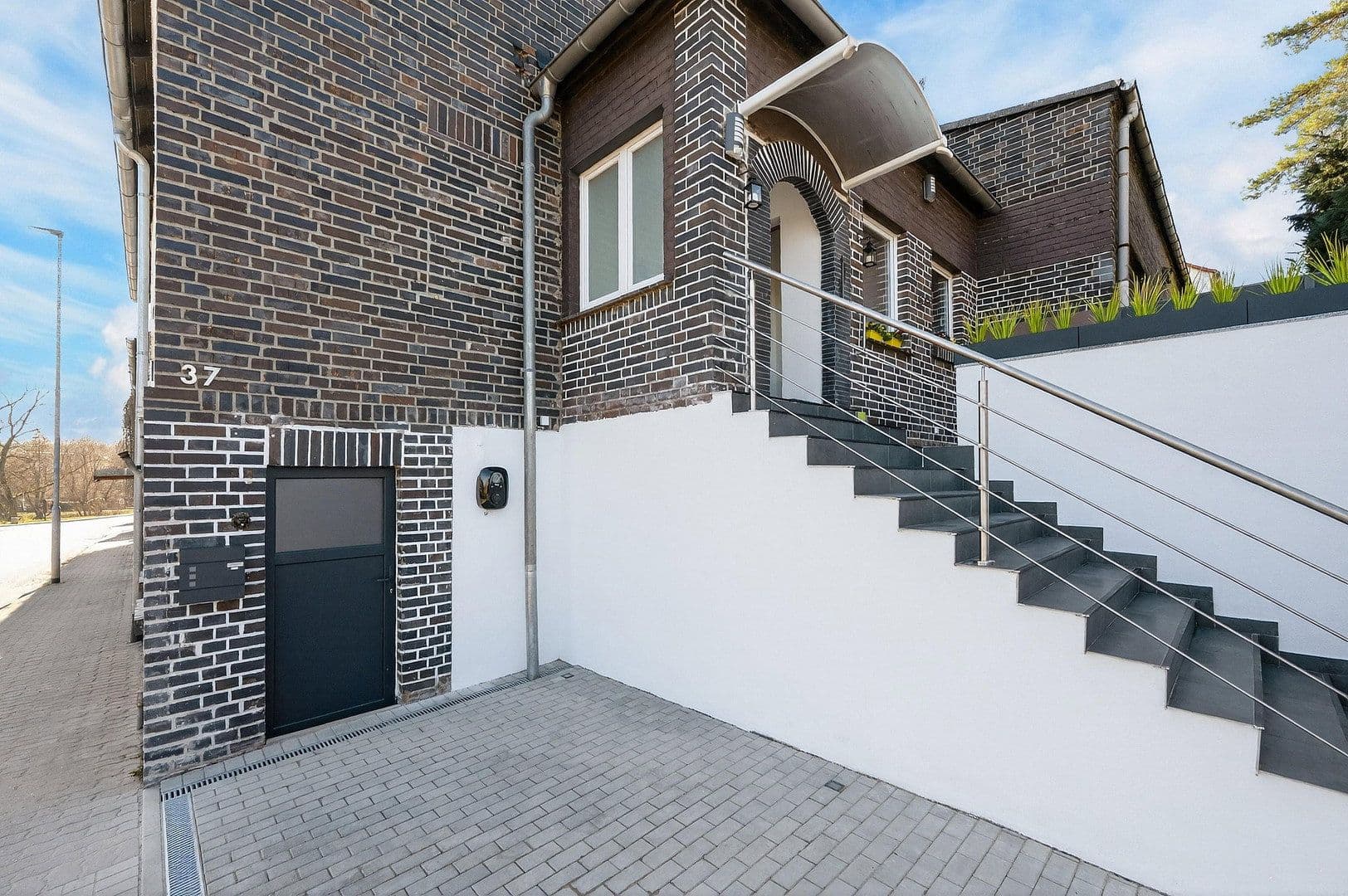Pronájem domu 102 m², pozemek 171 m², Taucha, Sasko Pronájem domu 102 m², pozemek 171 m², Taucha, Sasko