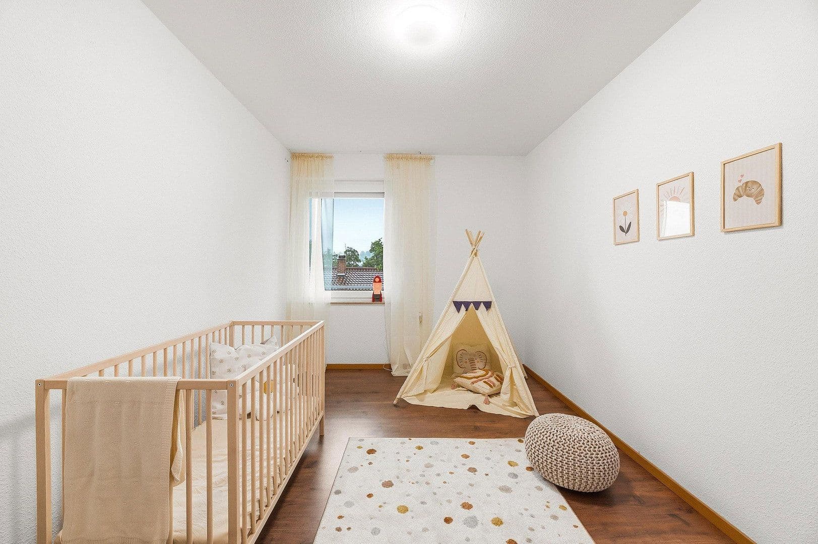 Prodej domu 109 m², pozemek 364 m², Spitzwiesenweg 8, Eningen unter Achalm, Bádensko-Württembersko Prodej domu 109 m², pozemek 364 m², Spitzwiesenweg 8, Eningen unter Achalm, Bádensko-Württembersko