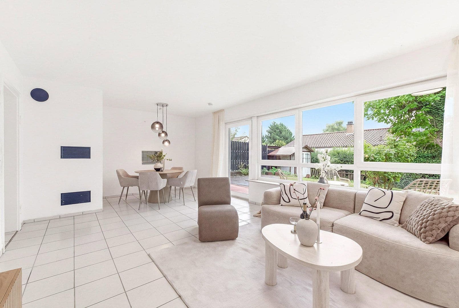 Prodej domu 109 m², pozemek 364 m², Spitzwiesenweg 8, Eningen unter Achalm, Bádensko-Württembersko Prodej domu 109 m², pozemek 364 m², Spitzwiesenweg 8, Eningen unter Achalm, Bádensko-Württembersko
