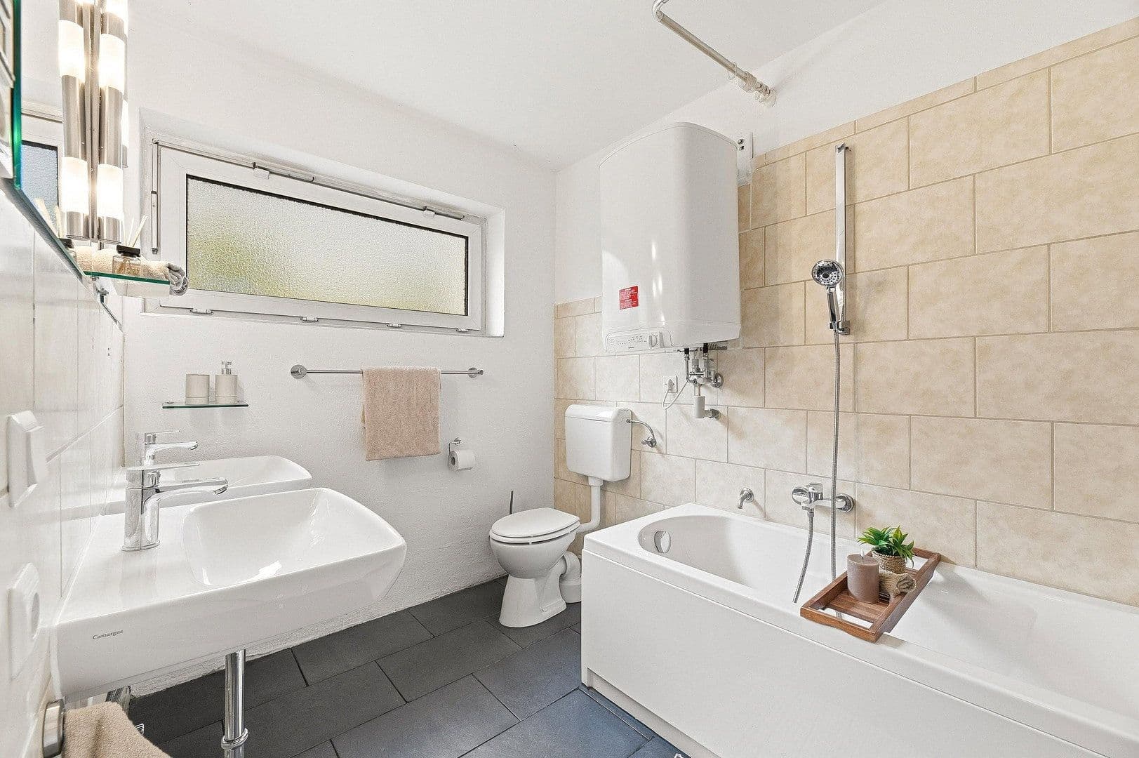 Prodej domu 109 m², pozemek 364 m², Spitzwiesenweg 8, Eningen unter Achalm, Bádensko-Württembersko Prodej domu 109 m², pozemek 364 m², Spitzwiesenweg 8, Eningen unter Achalm, Bádensko-Württembersko