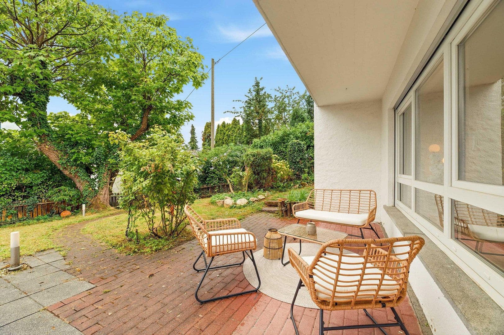Prodej domu 109 m², pozemek 364 m², Spitzwiesenweg 8, Eningen unter Achalm, Bádensko-Württembersko Prodej domu 109 m², pozemek 364 m², Spitzwiesenweg 8, Eningen unter Achalm, Bádensko-Württembersko