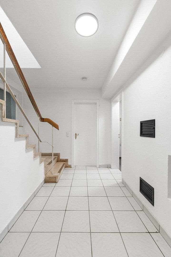 Prodej domu 109 m², pozemek 364 m², Spitzwiesenweg 8, Eningen unter Achalm, Bádensko-Württembersko Prodej domu 109 m², pozemek 364 m², Spitzwiesenweg 8, Eningen unter Achalm, Bádensko-Württembersko