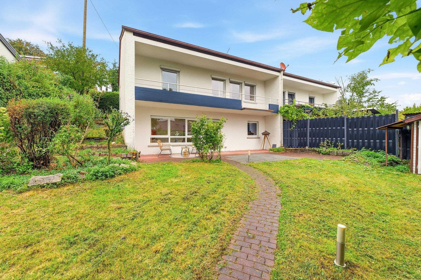 Prodej domu 109 m², pozemek 364 m², Spitzwiesenweg 8, Eningen unter Achalm, Bádensko-Württembersko Prodej domu 109 m², pozemek 364 m², Spitzwiesenweg 8, Eningen unter Achalm, Bádensko-Württembersko