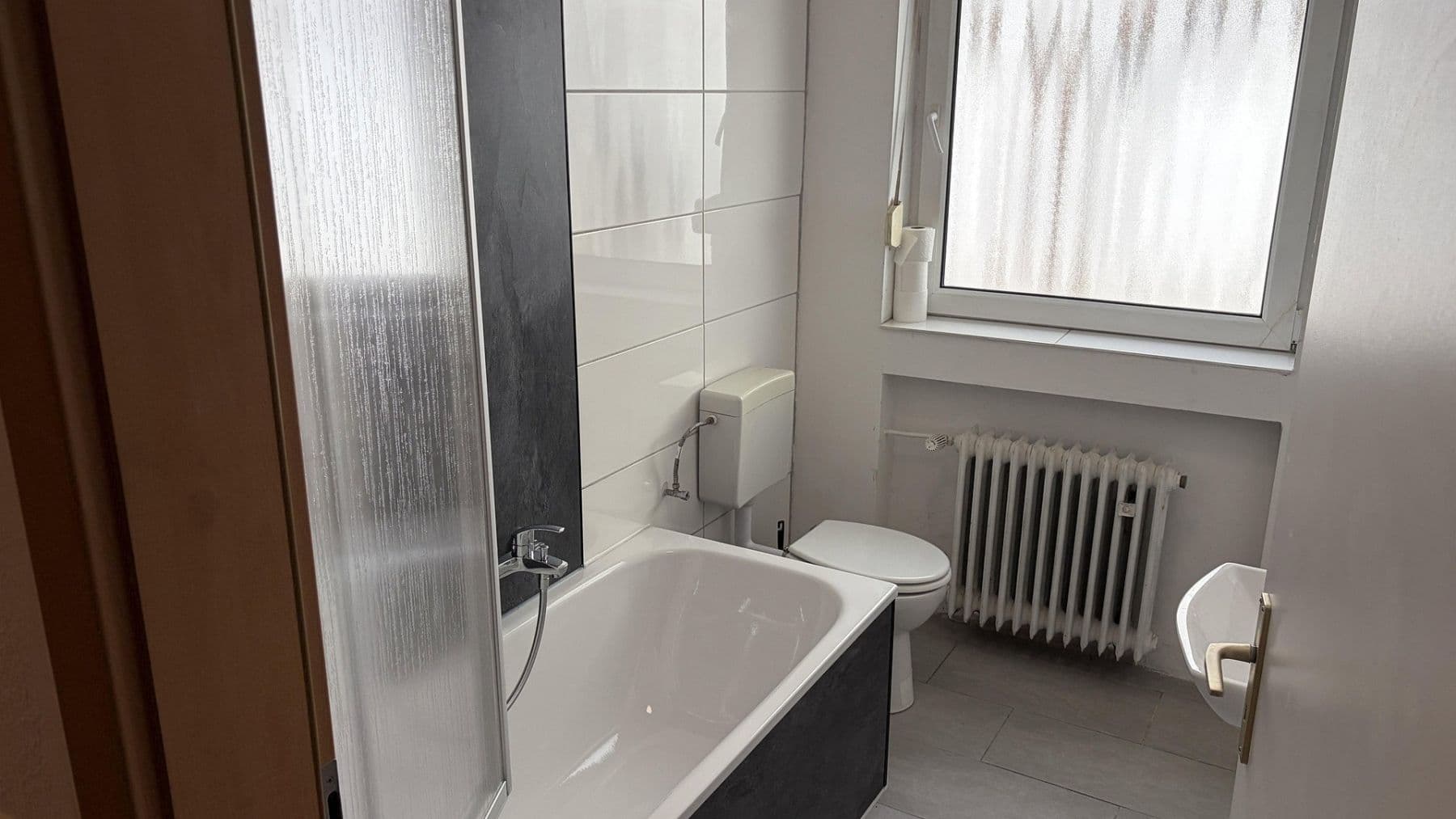 Prodej nebytového prostoru 950 m², Bergheim, Severní Porýní-Vestfálsko Prodej nebytového prostoru 950 m², Bergheim, Severní Porýní-Vestfálsko
