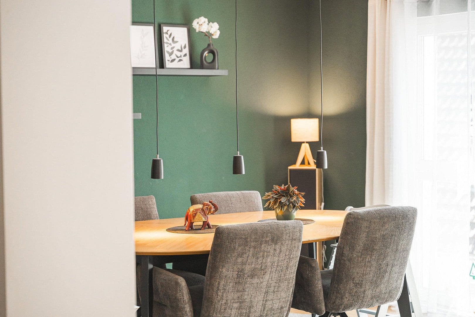 Pronájem domu 206 m², pozemek 128 m², Stuttgart, Bádensko-Württembersko Pronájem domu 206 m², pozemek 128 m², Stuttgart, Bádensko-Württembersko