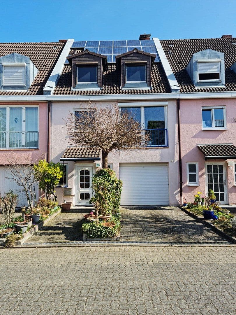 Prodej domu 205 m², pozemek 220 m², Josef-Schmitt-Strasse 26, Baden-Württemberg - Karlsruhe, Bádensko-Württembersko Prodej domu 205 m², pozemek 220 m², Josef-Schmitt-Strasse 26, Baden-Württemberg - Karlsruhe, Bádensko-Württembersko