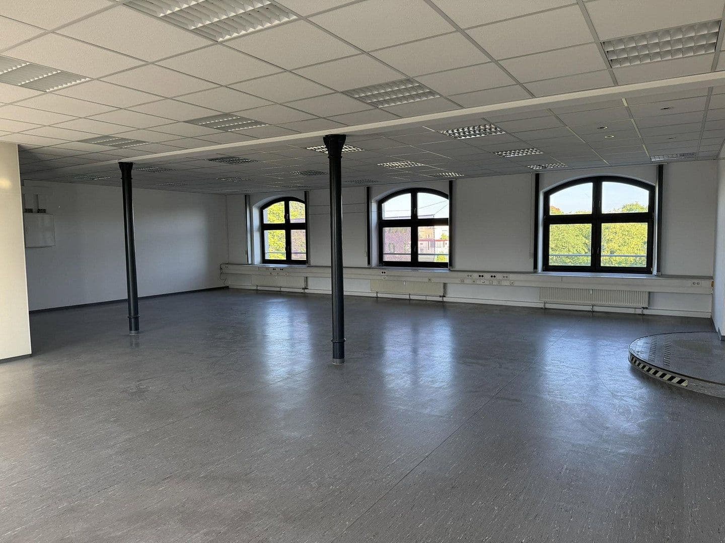 Pronájem kanceláře 200 m², Dresden, Sasko Pronájem kanceláře 200 m², Dresden, Sasko