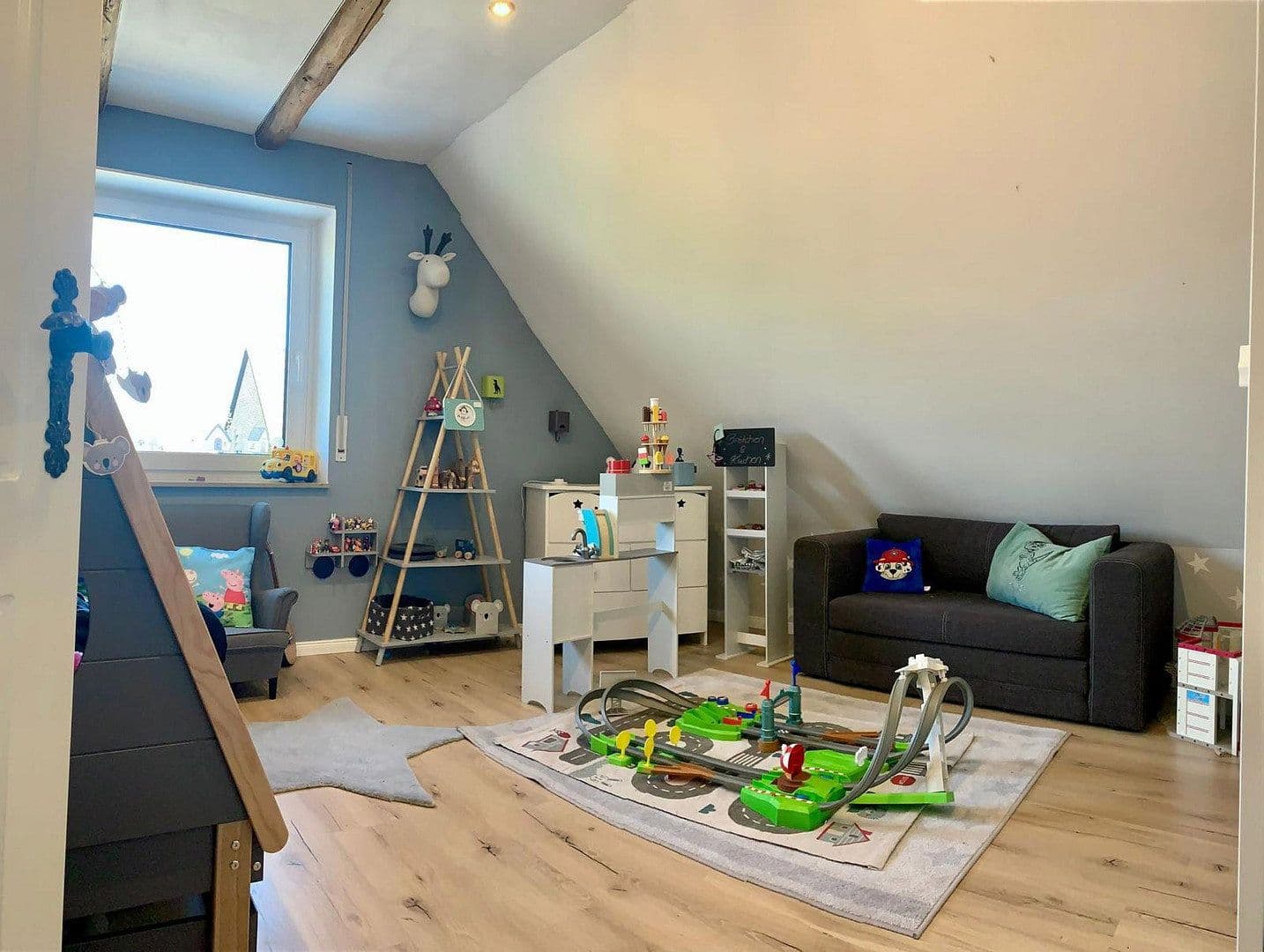 Prodej domu 165 m², pozemek 576 m², Garbsen, Dolní Sasko Prodej domu 165 m², pozemek 576 m², Garbsen, Dolní Sasko
