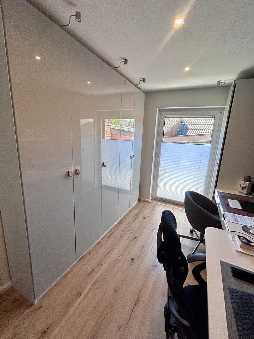 Prodej domu 165 m², pozemek 576 m², Garbsen, Dolní Sasko Prodej domu 165 m², pozemek 576 m², Garbsen, Dolní Sasko