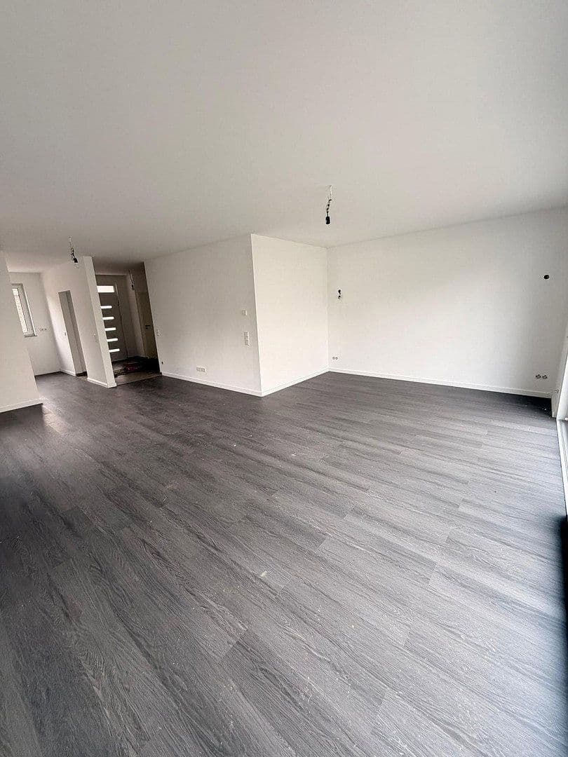 Prodej domu 155 m², pozemek 228 m², Römerstr. 41, Rommerskirchen, Severní Porýní-Vestfálsko Prodej domu 155 m², pozemek 228 m², Römerstr. 41, Rommerskirchen, Severní Porýní-Vestfálsko