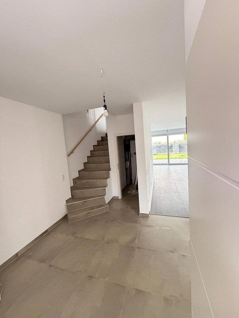 Prodej domu 155 m², pozemek 228 m², Römerstr. 41, Rommerskirchen, Severní Porýní-Vestfálsko Prodej domu 155 m², pozemek 228 m², Römerstr. 41, Rommerskirchen, Severní Porýní-Vestfálsko