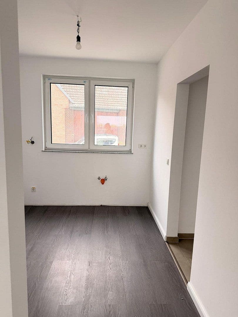 Prodej domu 155 m², pozemek 228 m², Römerstr. 41, Rommerskirchen, Severní Porýní-Vestfálsko Prodej domu 155 m², pozemek 228 m², Römerstr. 41, Rommerskirchen, Severní Porýní-Vestfálsko