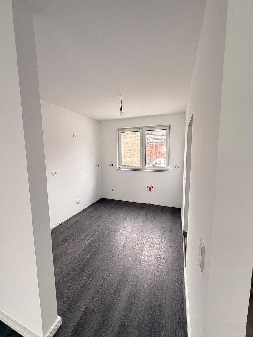 Prodej domu 155 m², pozemek 228 m², Römerstr. 41, Rommerskirchen, Severní Porýní-Vestfálsko Prodej domu 155 m², pozemek 228 m², Römerstr. 41, Rommerskirchen, Severní Porýní-Vestfálsko