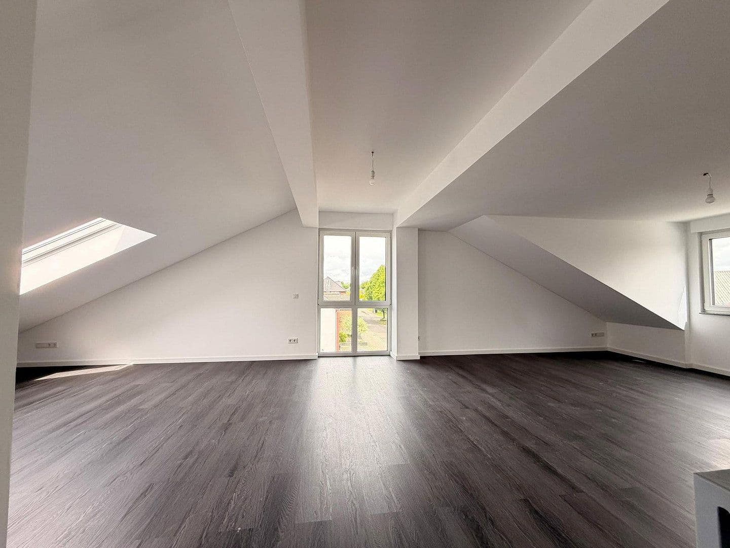 Prodej domu 155 m², pozemek 228 m², Römerstr. 41, Rommerskirchen, Severní Porýní-Vestfálsko Prodej domu 155 m², pozemek 228 m², Römerstr. 41, Rommerskirchen, Severní Porýní-Vestfálsko