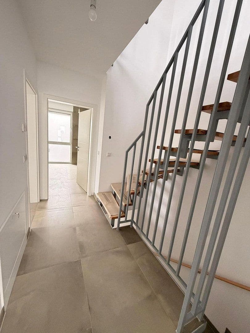 Prodej domu 155 m², pozemek 228 m², Römerstr. 41, Rommerskirchen, Severní Porýní-Vestfálsko Prodej domu 155 m², pozemek 228 m², Römerstr. 41, Rommerskirchen, Severní Porýní-Vestfálsko
