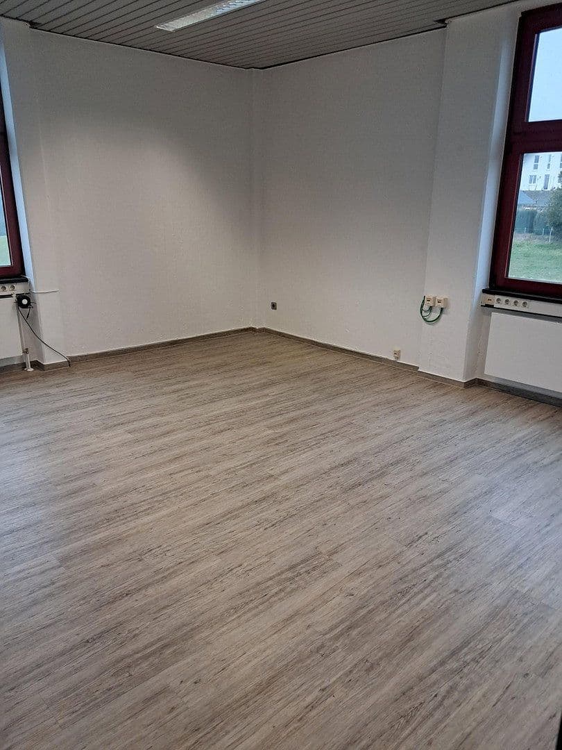 Pronájem kanceláře 320 m², Bühlinger Strassse 56, Neustadt (Wied), Porýní-Falc Pronájem kanceláře 320 m², Bühlinger Strassse 56, Neustadt (Wied), Porýní-Falc