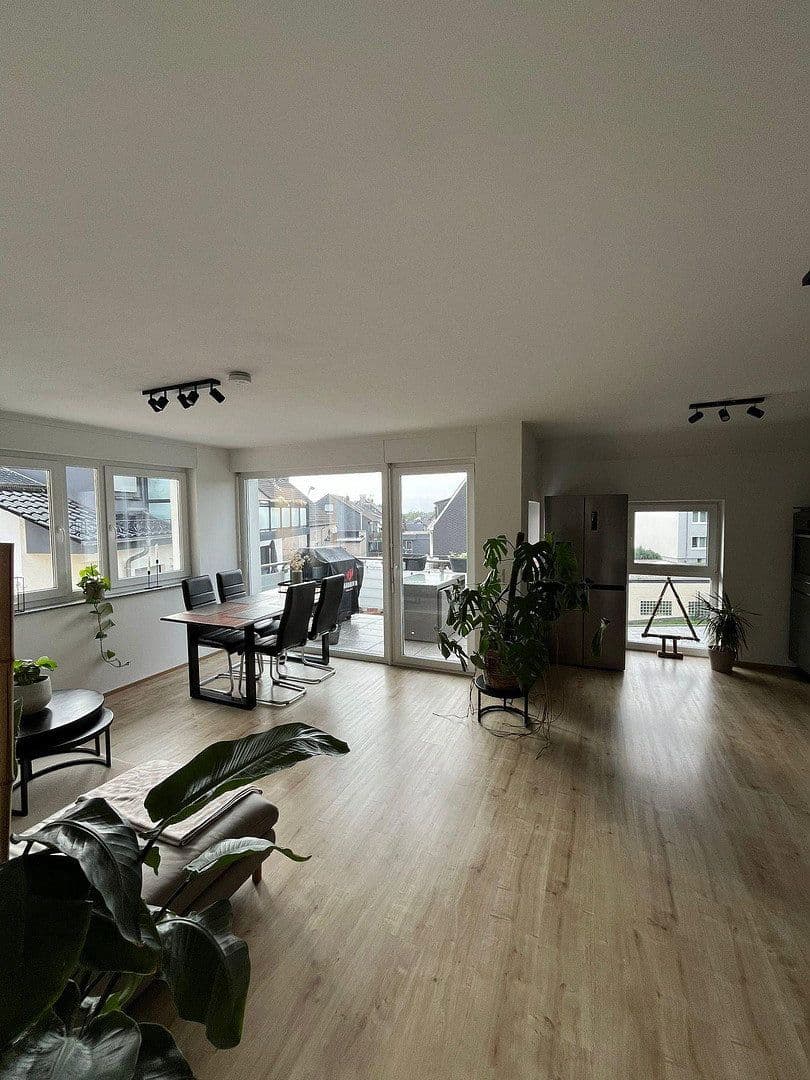 Pronájem bytu 4+1 96 m², Danziger Straße 1, Wermelskirchen, Severní Porýní-Vestfálsko Pronájem bytu 4+1 96 m², Danziger Straße 1, Wermelskirchen, Severní Porýní-Vestfálsko