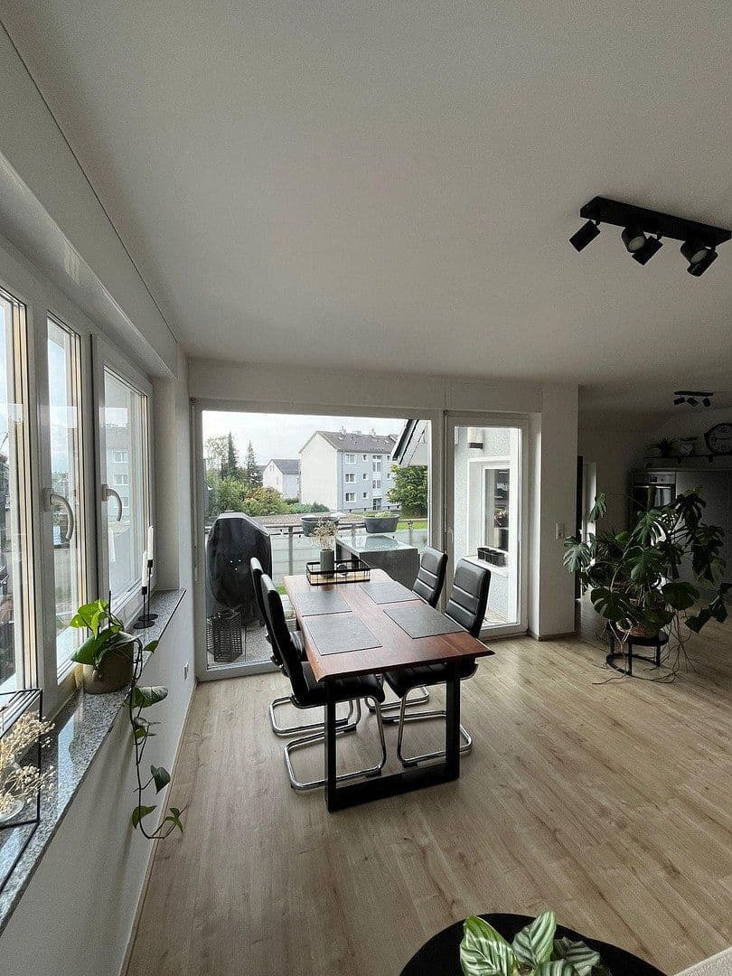 Pronájem bytu 4+1 96 m², Danziger Straße 1, Wermelskirchen, Severní Porýní-Vestfálsko Pronájem bytu 4+1 96 m², Danziger Straße 1, Wermelskirchen, Severní Porýní-Vestfálsko