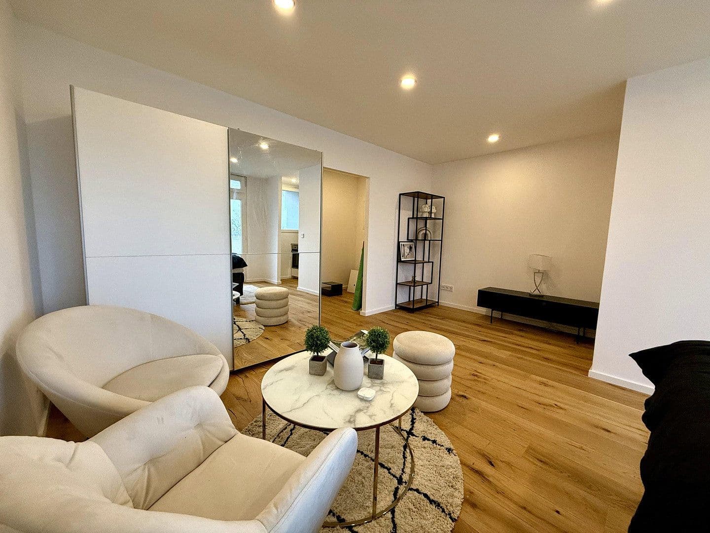 Pronájem bytu 1+1 33 m², Frankfurt am Main, Hessen Pronájem bytu 1+1 33 m², Frankfurt am Main, Hessen