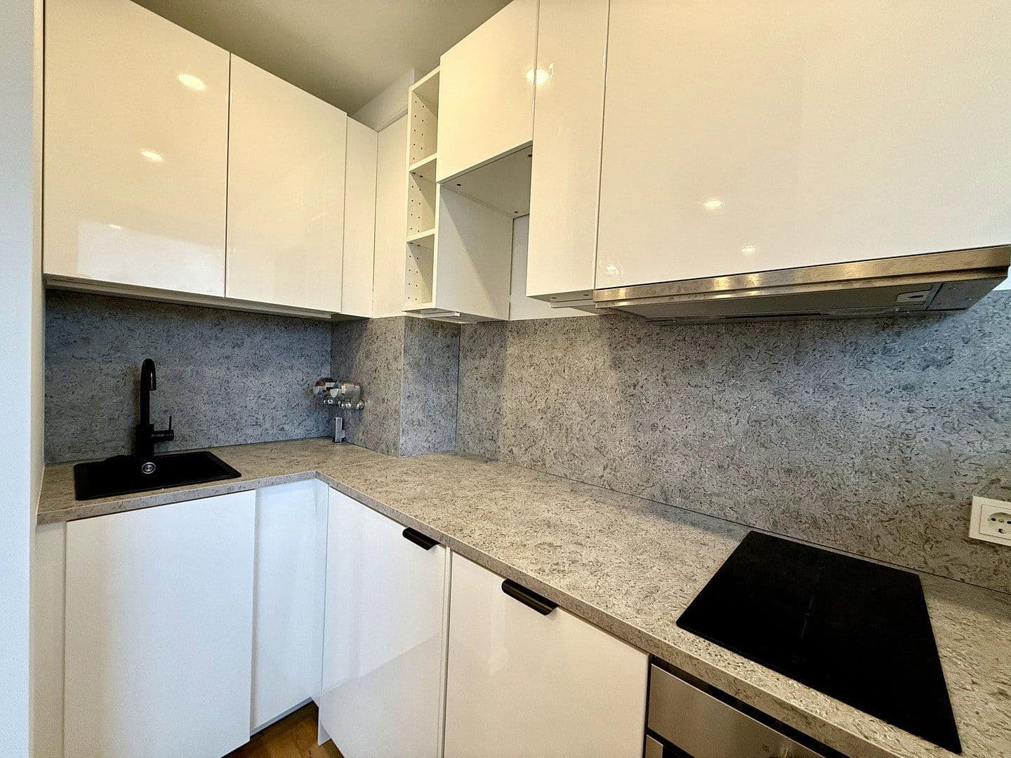 Pronájem bytu 1+1 33 m², Frankfurt am Main, Hessen Pronájem bytu 1+1 33 m², Frankfurt am Main, Hessen