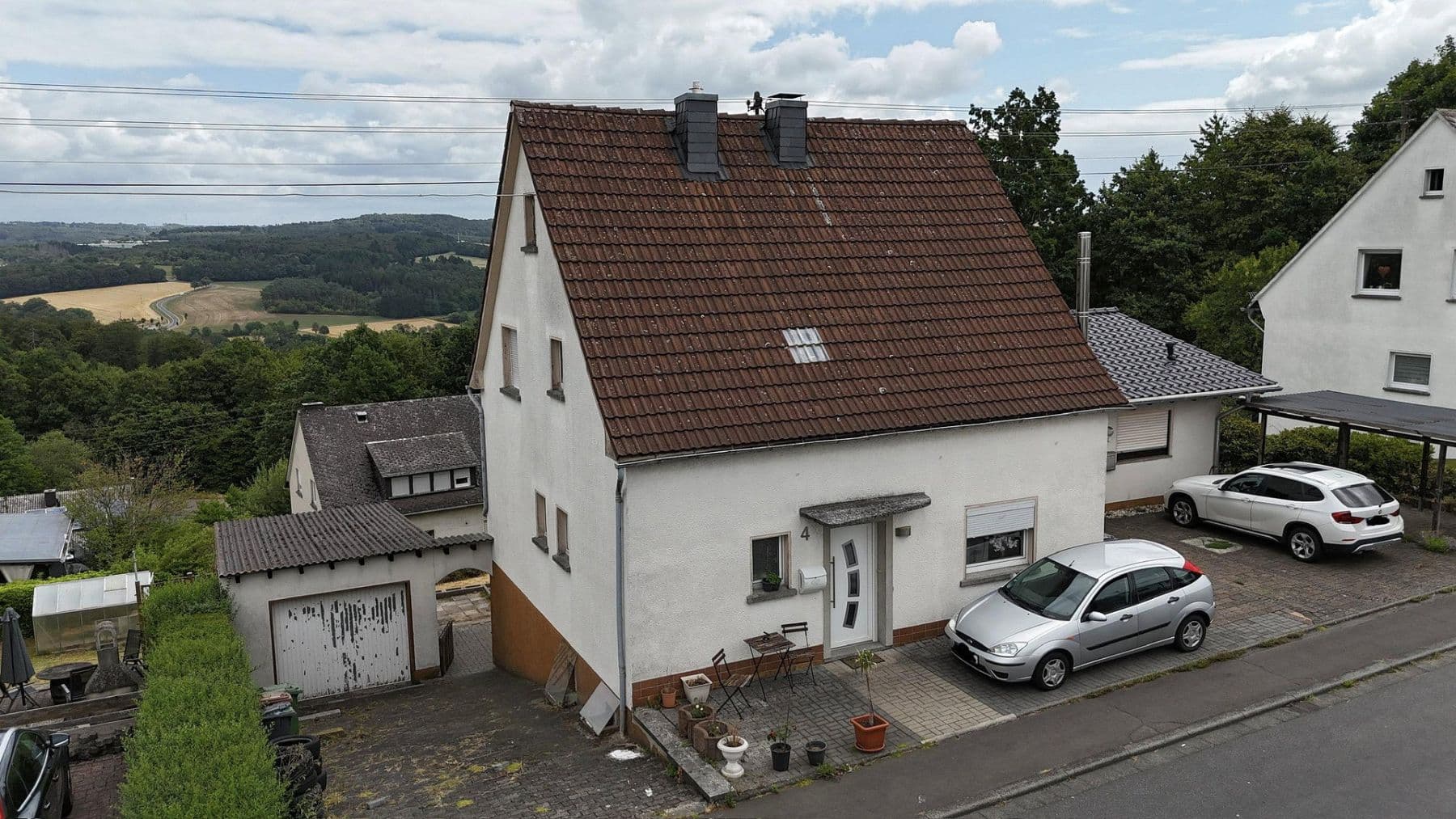 Prodej domu 184 m², pozemek 750 m², Hachenburger Straße 4, Müschenbach, Porýní-Falc Prodej domu 184 m², pozemek 750 m², Hachenburger Straße 4, Müschenbach, Porýní-Falc