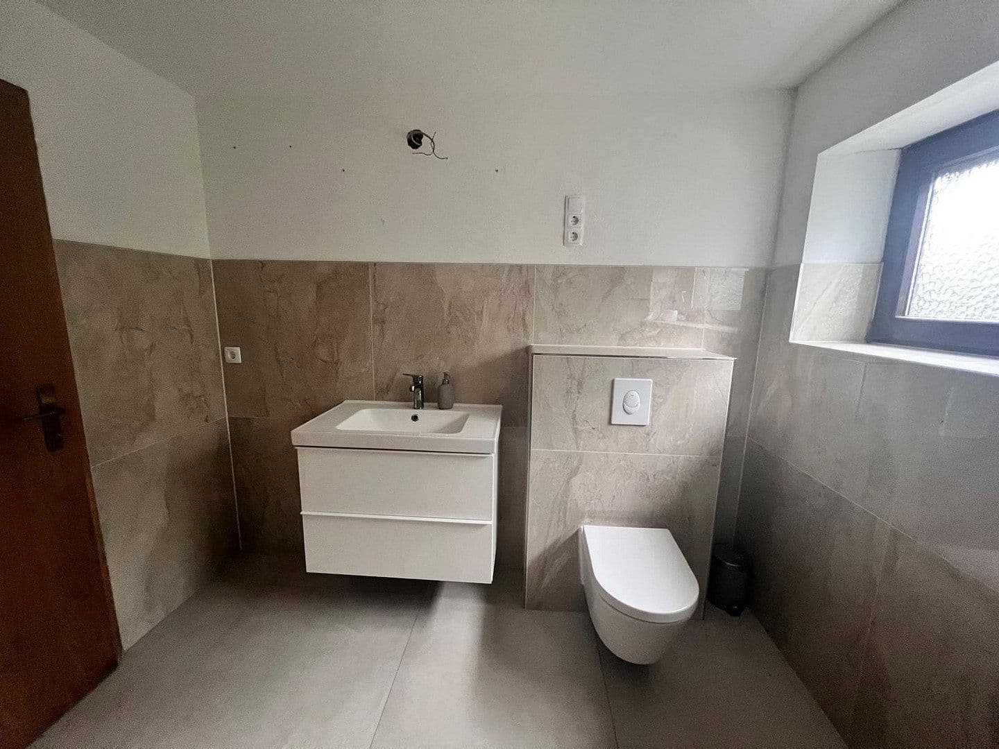 Prodej domu 184 m², pozemek 750 m², Hachenburger Straße 4, Müschenbach, Porýní-Falc Prodej domu 184 m², pozemek 750 m², Hachenburger Straße 4, Müschenbach, Porýní-Falc