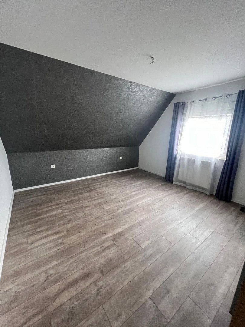 Prodej domu 184 m², pozemek 750 m², Hachenburger Straße 4, Müschenbach, Porýní-Falc Prodej domu 184 m², pozemek 750 m², Hachenburger Straße 4, Müschenbach, Porýní-Falc