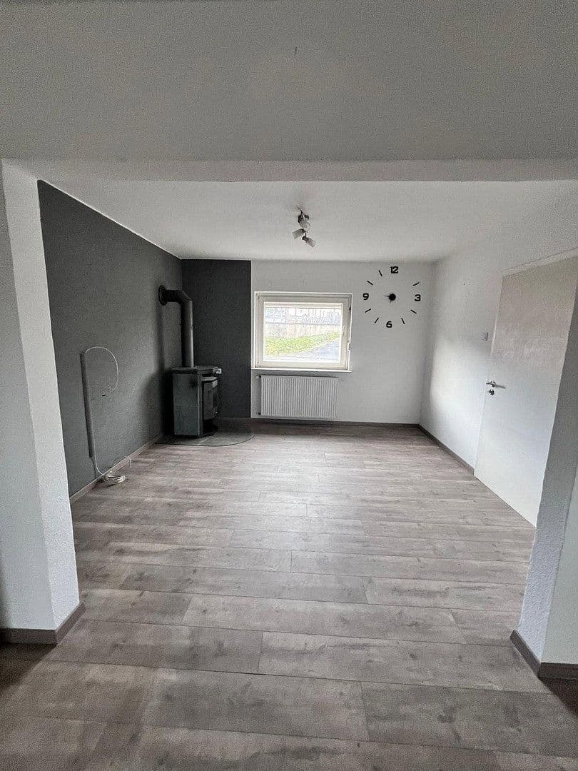 Prodej domu 184 m², pozemek 750 m², Hachenburger Straße 4, Müschenbach, Porýní-Falc Prodej domu 184 m², pozemek 750 m², Hachenburger Straße 4, Müschenbach, Porýní-Falc