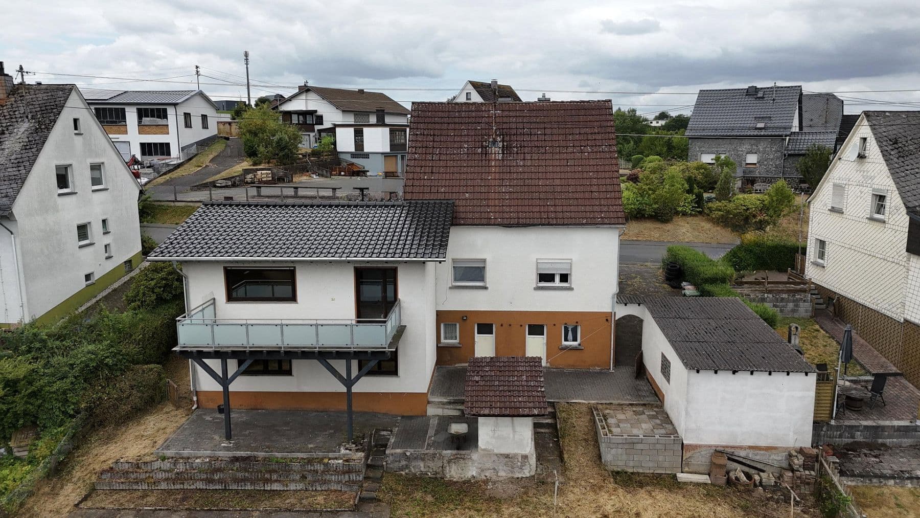 Prodej domu 184 m², pozemek 750 m², Hachenburger Straße 4, Müschenbach, Porýní-Falc Prodej domu 184 m², pozemek 750 m², Hachenburger Straße 4, Müschenbach, Porýní-Falc