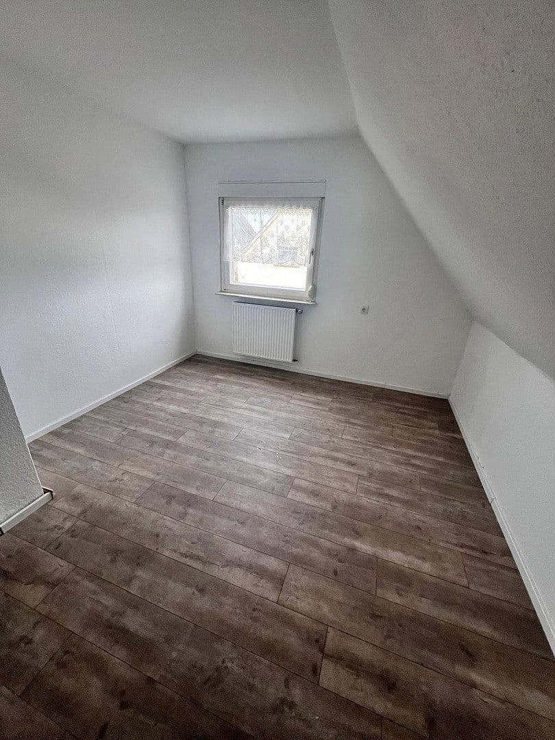 Prodej domu 184 m², pozemek 750 m², Hachenburger Straße 4, Müschenbach, Porýní-Falc Prodej domu 184 m², pozemek 750 m², Hachenburger Straße 4, Müschenbach, Porýní-Falc
