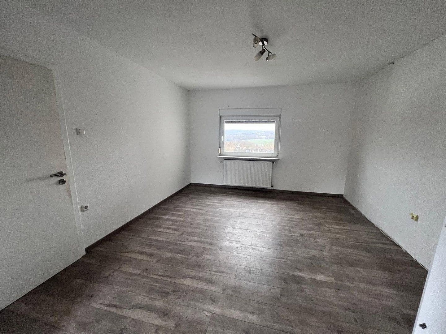 Prodej domu 184 m², pozemek 750 m², Hachenburger Straße 4, Müschenbach, Porýní-Falc Prodej domu 184 m², pozemek 750 m², Hachenburger Straße 4, Müschenbach, Porýní-Falc