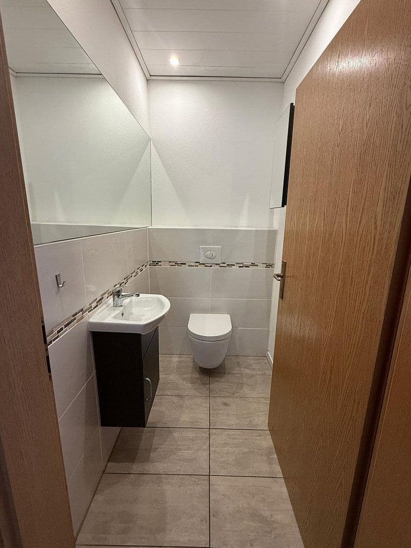 Prodej domu 184 m², pozemek 750 m², Hachenburger Straße 4, Müschenbach, Porýní-Falc Prodej domu 184 m², pozemek 750 m², Hachenburger Straße 4, Müschenbach, Porýní-Falc