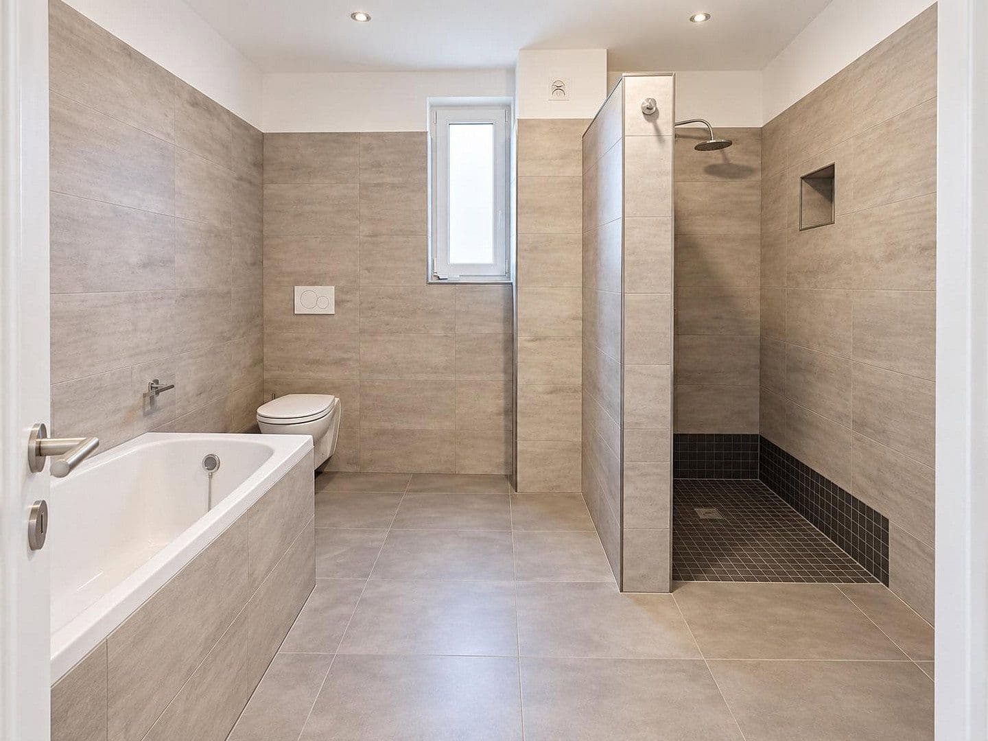 Pronájem domu 297 m², pozemek 1.135 m², Blankenfelde-Mahlow, Braniborsko Pronájem domu 297 m², pozemek 1.135 m², Blankenfelde-Mahlow, Braniborsko