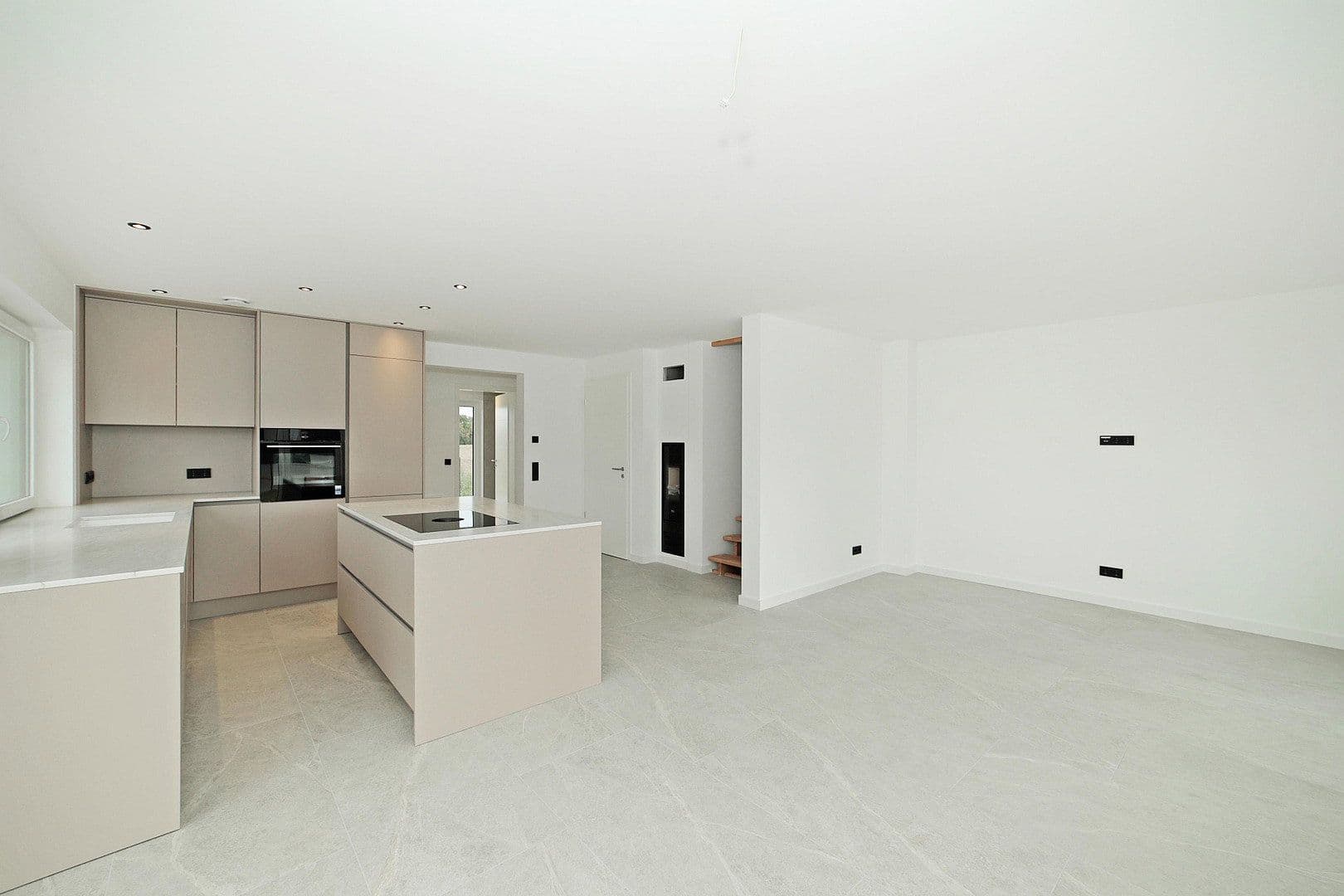 Prodej domu 164 m², pozemek 602 m², Zimmererweg 3, Bergkirchen, Bavorsko Prodej domu 164 m², pozemek 602 m², Zimmererweg 3, Bergkirchen, Bavorsko