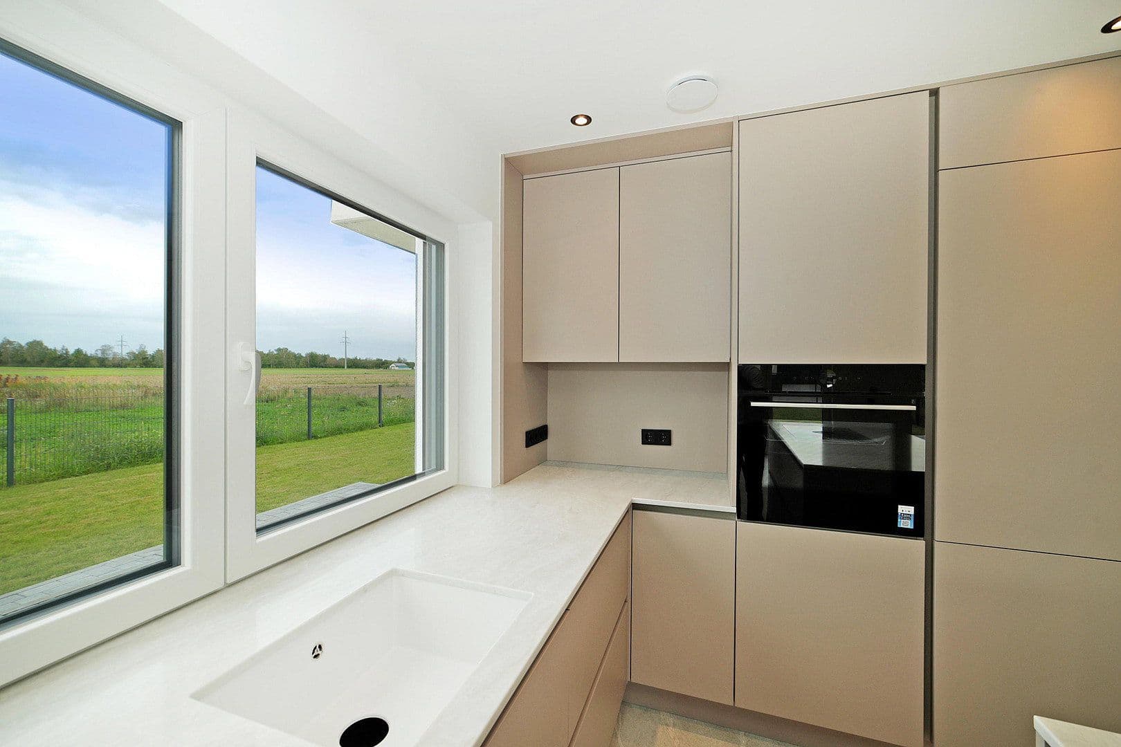 Prodej domu 164 m², pozemek 602 m², Zimmererweg 3, Bergkirchen, Bavorsko Prodej domu 164 m², pozemek 602 m², Zimmererweg 3, Bergkirchen, Bavorsko