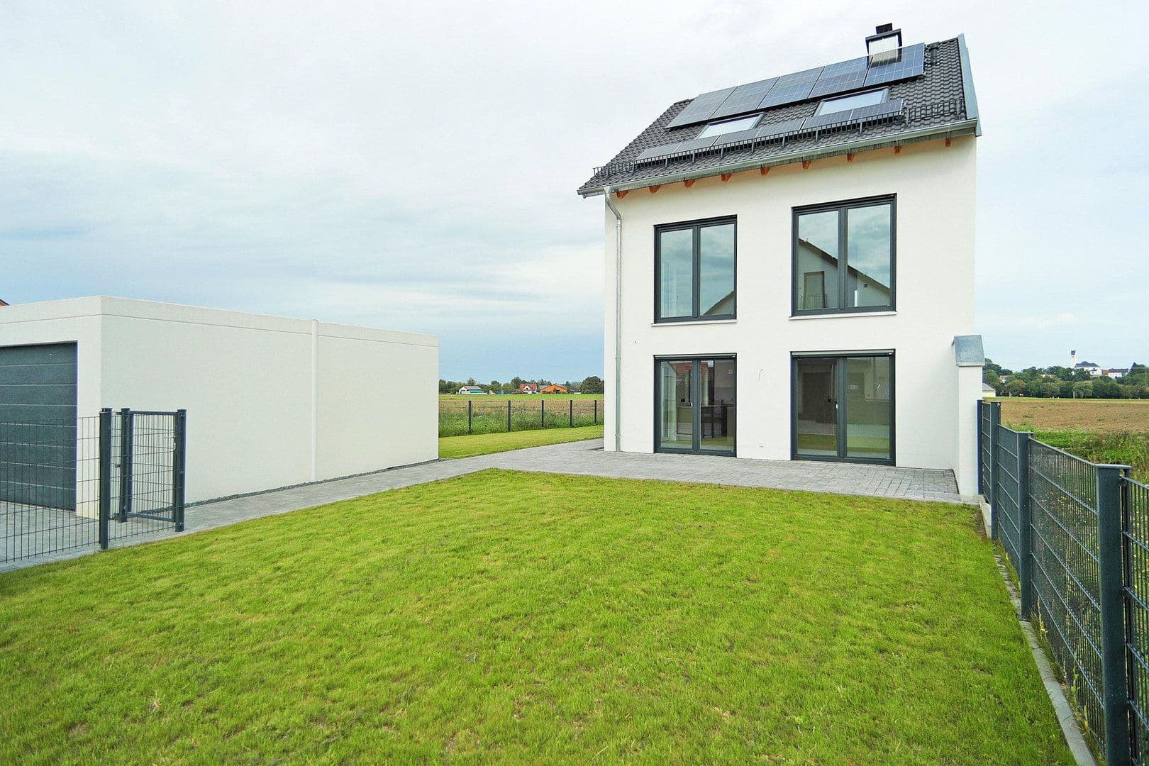 Prodej domu 164 m², pozemek 602 m², Zimmererweg 3, Bergkirchen, Bavorsko Prodej domu 164 m², pozemek 602 m², Zimmererweg 3, Bergkirchen, Bavorsko
