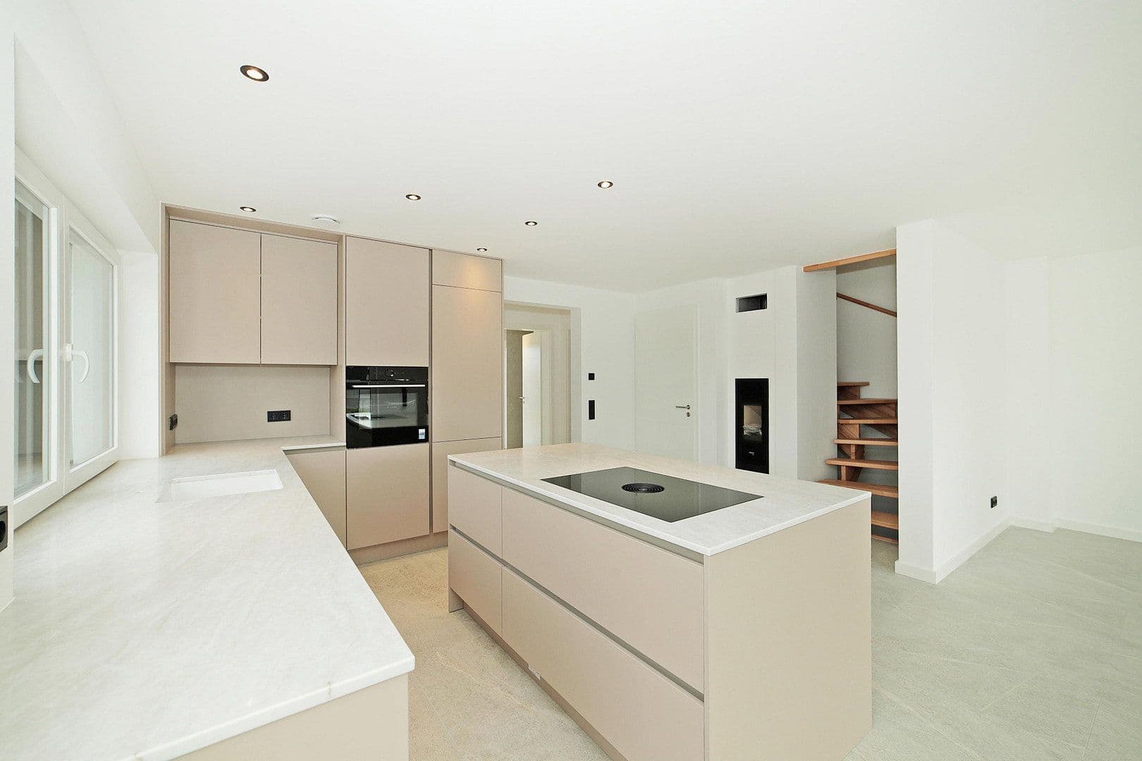 Prodej domu 164 m², pozemek 602 m², Zimmererweg 3, Bergkirchen, Bavorsko Prodej domu 164 m², pozemek 602 m², Zimmererweg 3, Bergkirchen, Bavorsko