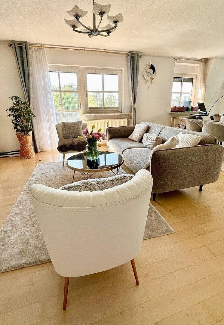 Pronájem bytu 2+1 78 m², Äußere Bayreuther Str. 45, Hof, Bavorsko Pronájem bytu 2+1 78 m², Äußere Bayreuther Str. 45, Hof, Bavorsko