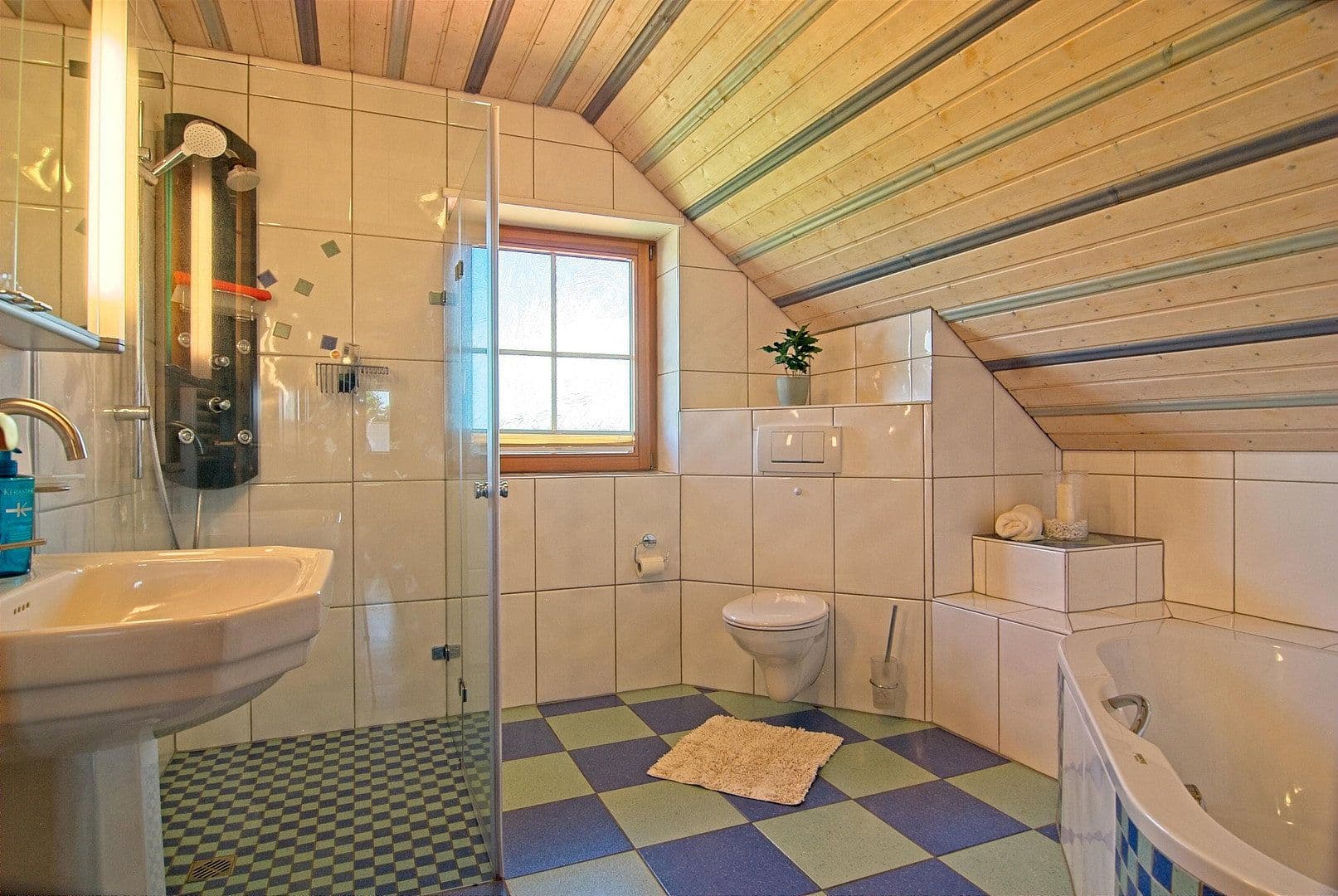 Prodej domu 262 m², pozemek 2.149 m², Wutach, Bádensko-Württembersko Prodej domu 262 m², pozemek 2.149 m², Wutach, Bádensko-Württembersko