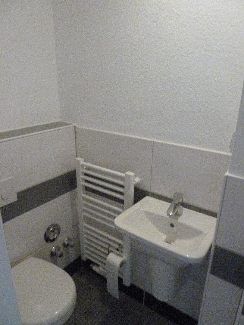 Pronájem bytu 1+1 35 m², Hesselnberg 1, Wuppertal, Severní Porýní-Vestfálsko Pronájem bytu 1+1 35 m², Hesselnberg 1, Wuppertal, Severní Porýní-Vestfálsko
