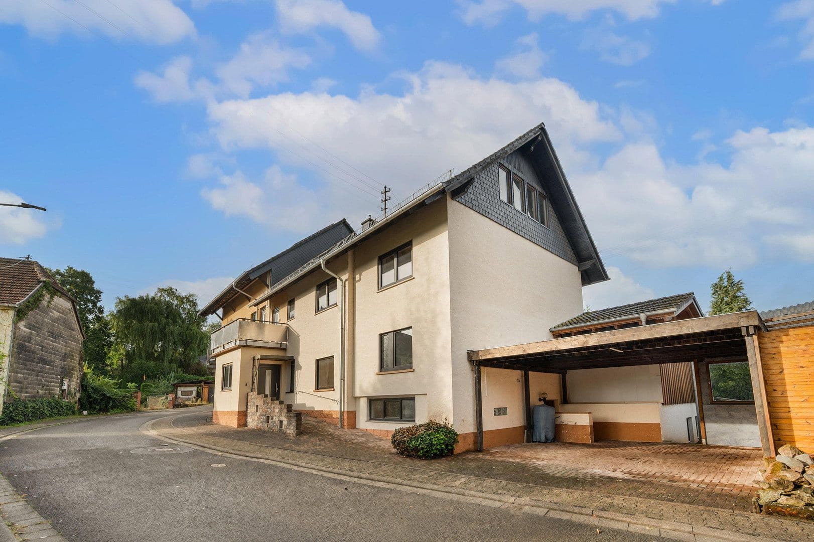 Prodej domu 563 m², pozemek 713 m², Feldstraße 8, Altenkirchen, Porýní-Falc Prodej domu 563 m², pozemek 713 m², Feldstraße 8, Altenkirchen, Porýní-Falc