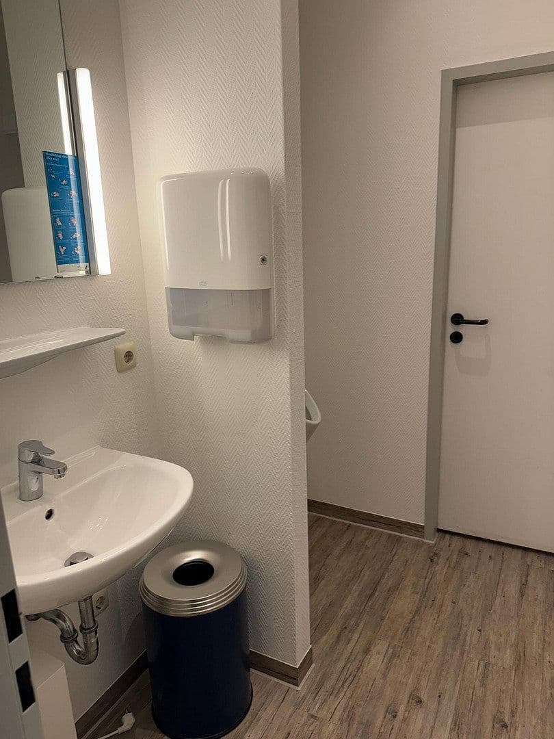 Pronájem kanceláře 500 m², Hannover, Dolní Sasko Pronájem kanceláře 500 m², Hannover, Dolní Sasko