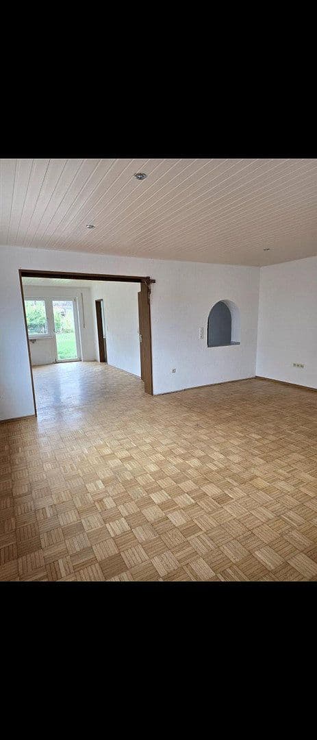 Pronájem bytu 5+1 120 m², Waldbüttelbrunn, Bavorsko Pronájem bytu 5+1 120 m², Waldbüttelbrunn, Bavorsko