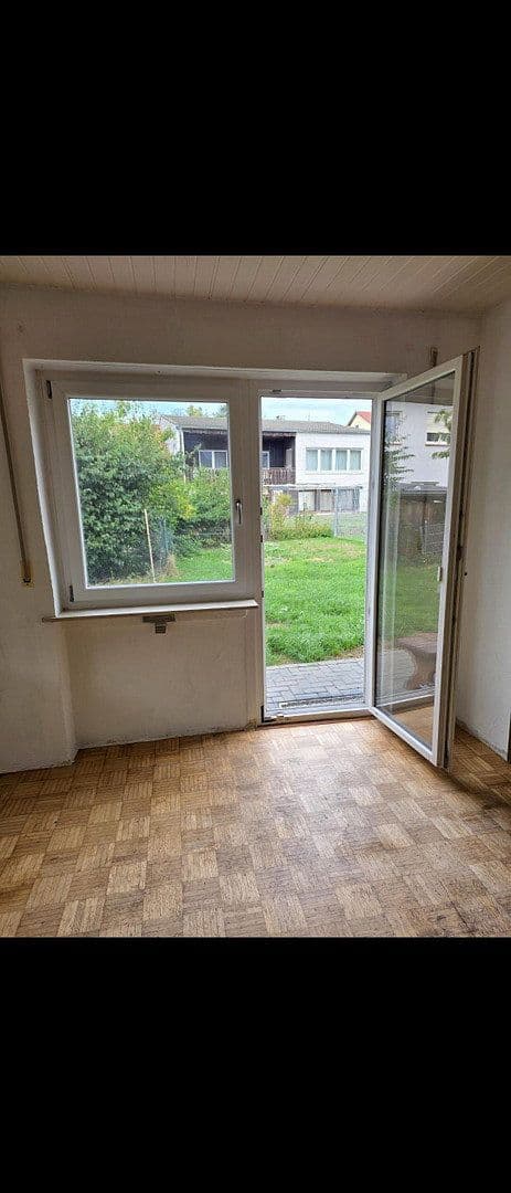 Pronájem bytu 5+1 120 m², Waldbüttelbrunn, Bavorsko Pronájem bytu 5+1 120 m², Waldbüttelbrunn, Bavorsko