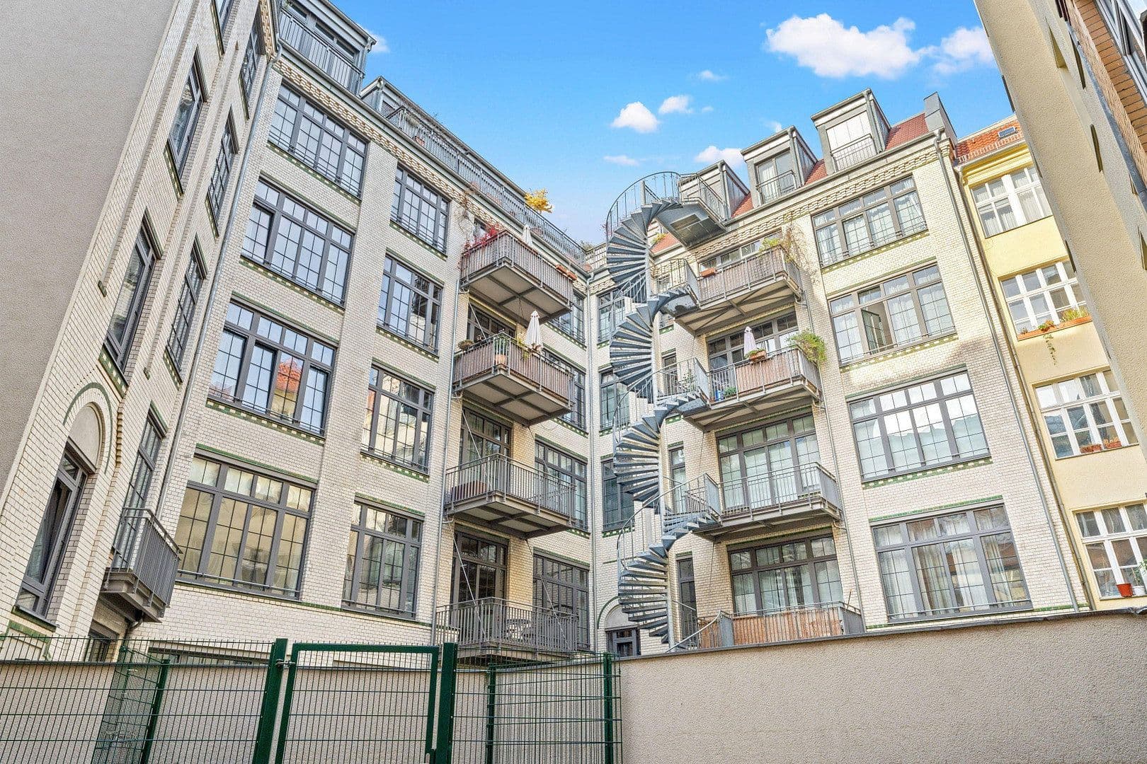 Prodej bytu 6+1 217 m², Kastanienallee 32, Berlin, Berlín Prodej bytu 6+1 217 m², Kastanienallee 32, Berlin, Berlín