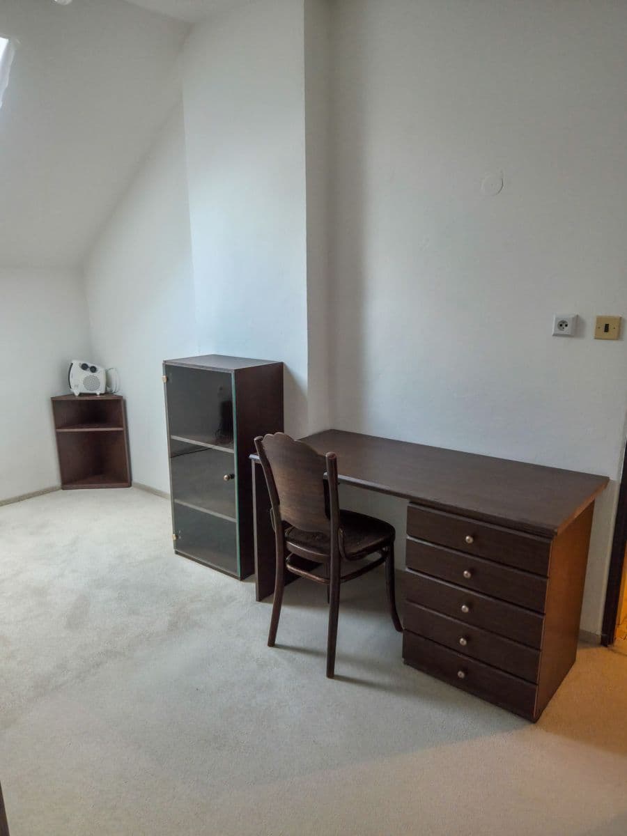 Pronájem bytu 3+1 103 m², U Zámku, Dobřejovice, Středočeský kraj Pronájem bytu 3+1 103 m², U Zámku, Dobřejovice, Středočeský kraj